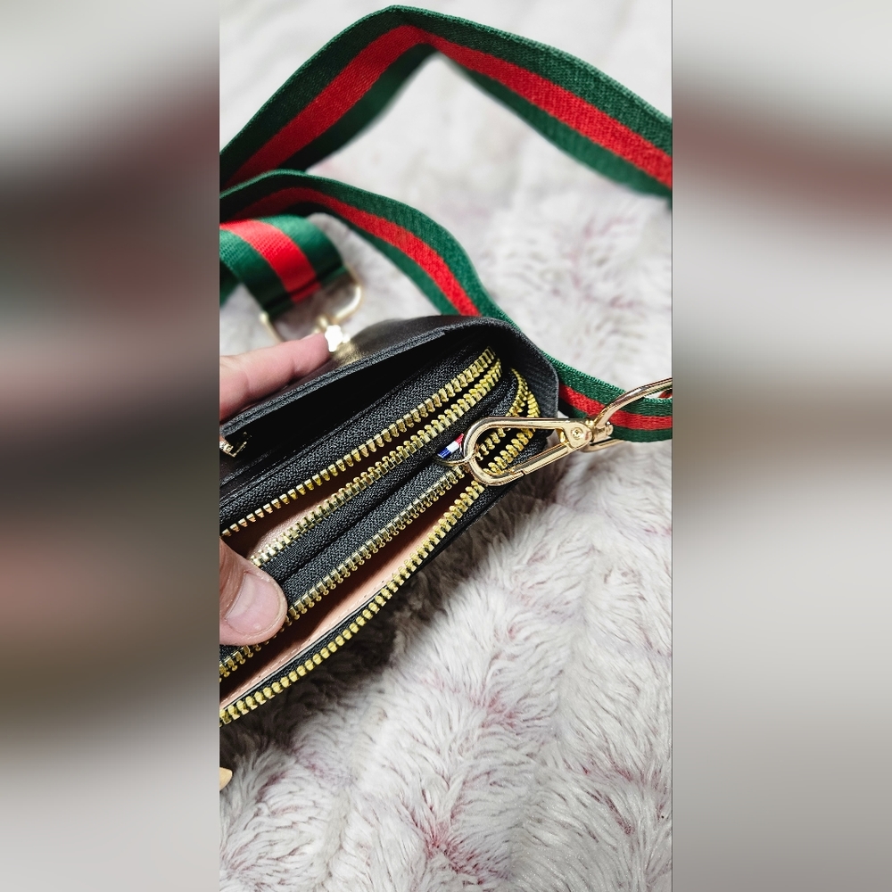 👜 NWOT Leather Crossbody - Picture 3 of 9